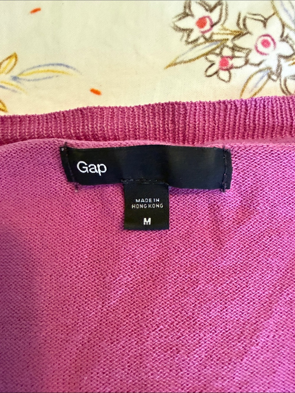 Vintage GAP Women's Raspberry Button-Front V-Neck Cardigan - Picture 2 of 7